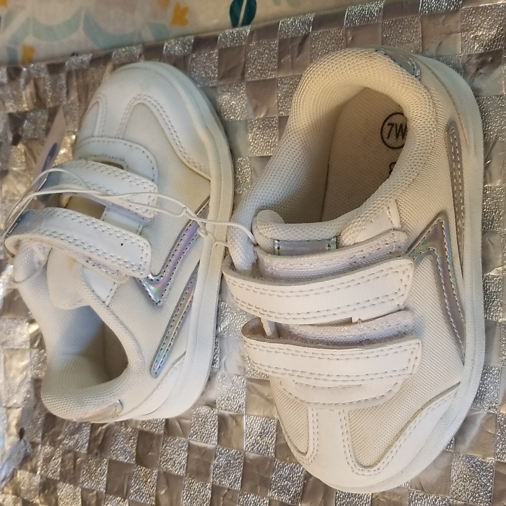 NWT Cat & Jack Toddler Nevada White Velcro Sneakers - Size 7W